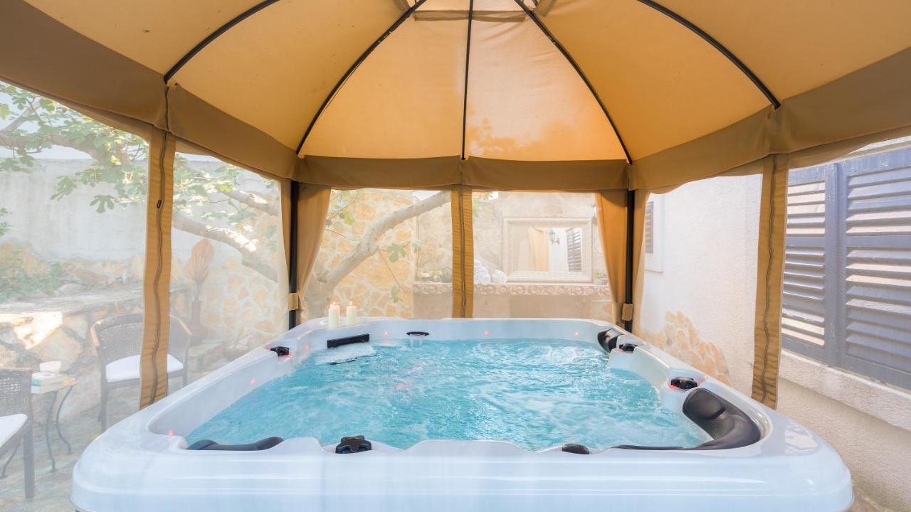 Villa Em Trogir Eksteriør billede